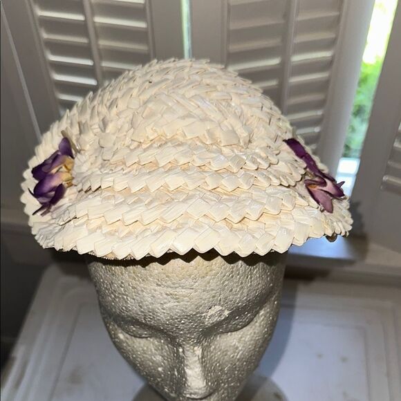 Vintage 50s/60s Jean Allen of Gage Cream Woven Hat with Purple Floral Detailing - Picture 1 of 7